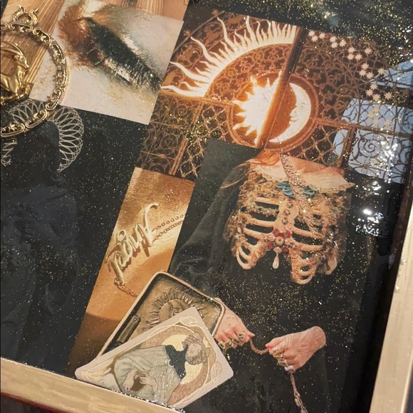 ❌SOLD❌ Gold theme decorative tray - Picture 3 of 8